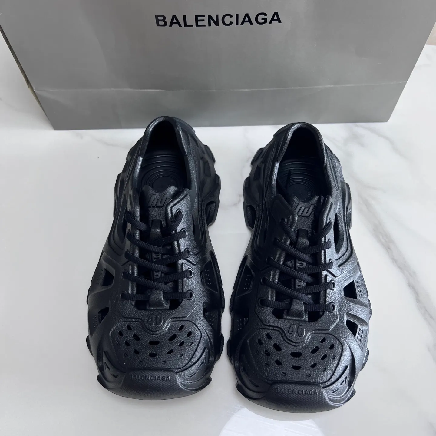 👟👟Ex-factory price 380👟👟 Balenciaga must-have beach shoes for summer. Men's and women's shoes are made of ultra-light 95% (injection molding) EVA plastic, 5% foam plastic foam cushioning material#Ultra-lightweight one-piece foam shoe mold❗New summer product, French high-end luxury brand - Balenciaga BALENCIAGA 3XL Rubber Low Top Sneakers 3XL version series summer beach wading versatile trendy lace-up casual sports hole sandals. Size: 35-46